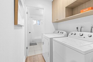 Interior - Marbella Lane - Modern 3broasis in Siliconvalley (San Jose)