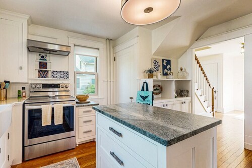 Classic New England Retreat in the Heart of Boothbay Harbor