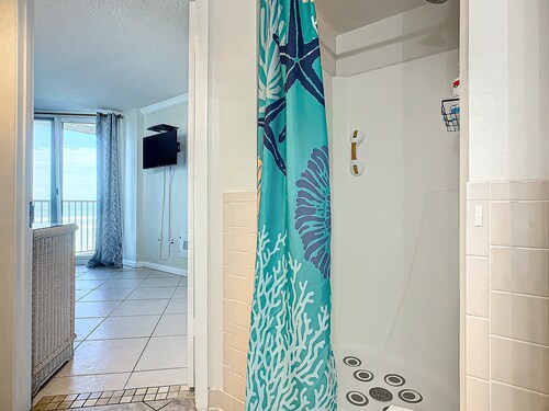 Oceania Beach Club 203