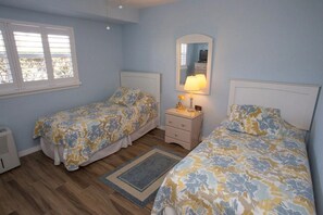 Interior - Win-san C101 (New Smyrna Beach)