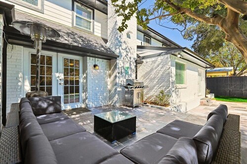 Upscale 6BR Home With Pool, Hot Tub & Game Room