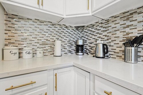 Upscale 6BR Home With Pool, Hot Tub & Game Room