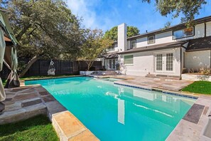 Interior - Upscale 6BR Home With Pool, Hot Tub & Game Room (Farmers Branch)