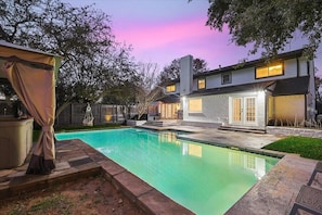 Interior - Upscale 6BR Home With Pool, Hot Tub & Game Room (Farmers Branch)