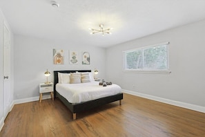 Interior - Upscale 6BR Home With Pool, Hot Tub & Game Room (Farmers Branch)