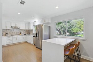 Interior - Upscale 6BR Home With Pool, Hot Tub & Game Room (Farmers Branch)