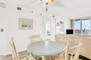 Interior - Oceania Beach Club 509 (New Smyrna Beach)