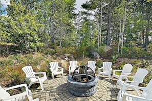 Property grounds - Peaceful Cottage Retreat with Pool, Trails & Easy Access to Kennebunkport (Arundel)