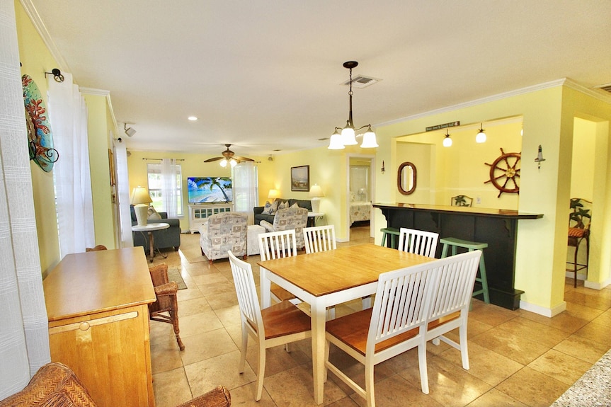 Pelican Cottage 3 Br Home - Private Pool - Beautiful Indian River Sunrises - Jensen Beach, FL