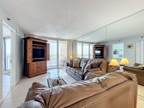 Interior - Oceania Beach Club 703 (New Smyrna Beach)