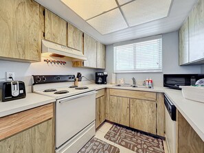 Interior - Oceania Beach Club 703 (New Smyrna Beach)