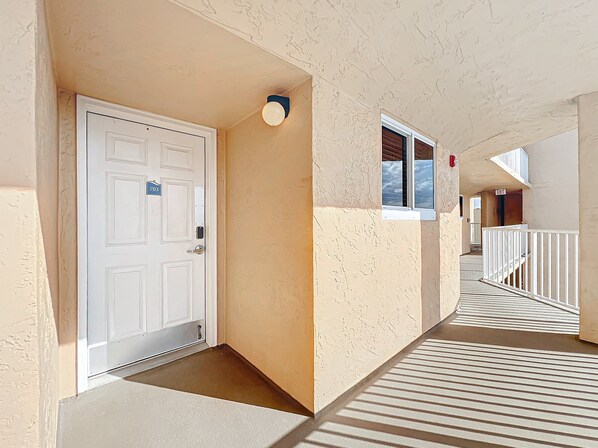 Interior - Oceania Beach Club 703 (New Smyrna Beach)