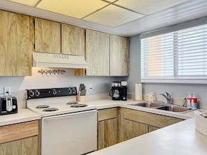 Interior - Oceania Beach Club 703 (New Smyrna Beach)