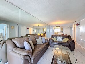 Interior - Oceania Beach Club 703 (New Smyrna Beach)