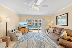 Interior - Win-san C103 (New Smyrna Beach)
