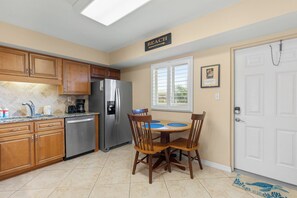 Interior - Win-san C103 (New Smyrna Beach)