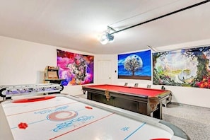 Interior - Poolside Summer 5BR 2bath Home With Gaming Room (Mesquite)