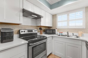 Interior - Oceania Beach Club 803 (New Smyrna Beach)