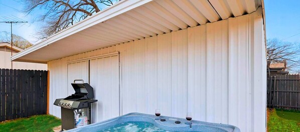 Interior - Modern 2BR Unit Hot Tub Outdoor Lounge (Haltom City)