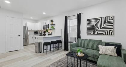 Modern 2BR Unit Hot Tub Outdoor Lounge