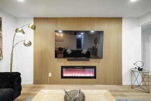 House (4 Bedrooms) | Interior - Panoramic 4BR 3B Home With Pool, Grill, Sauna & Game Room (Dallas)