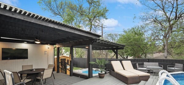 House (4 Bedrooms) | Front of property - Panoramic 4BR 3B Home With Pool, Grill, Sauna & Game Room (Dallas)