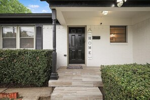 Interior - Panoramic 4BR 3B Home With Pool, Grill, Sauna & Game Room (Dallas)