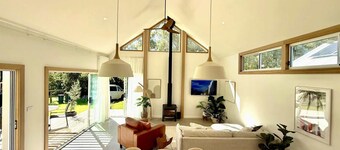 Pretty Beach Barn - Charming 2-Bedroom Barn by Beaches & National Park