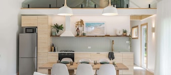 Pretty Beach Barn - Charming 2-Bedroom Barn by Beaches & National Park