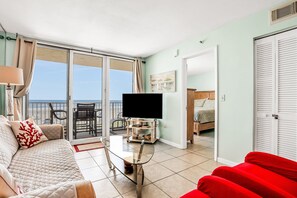 Interior - Oceania Beach Club 204 (New Smyrna Beach)