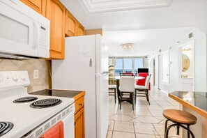 Interior - Oceania Beach Club 204 (New Smyrna Beach)
