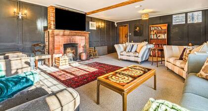 Huckleberry Farmhouse Annexe - Sleeps 27