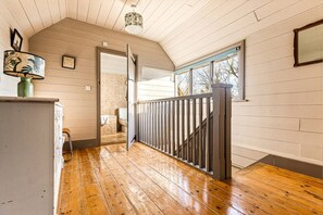House | 13 bedrooms - Huckleberry Farmhouse Annexe - Sleeps 27 (Reading)