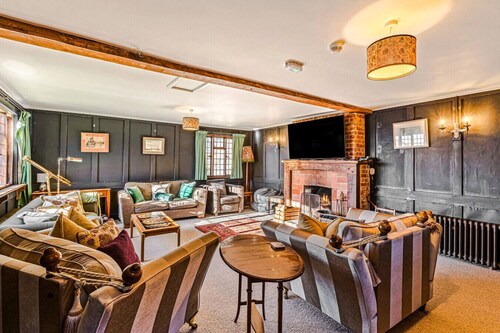 Huckleberry Farmhouse Annexe - Sleeps 27