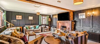 Huckleberry Farmhouse Annexe - Sleeps 27