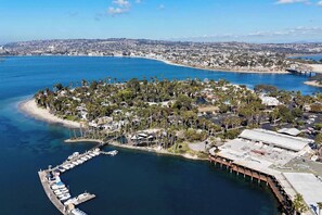 Marina - 2 bed 2 bath Pacific Beach apt 5 blocks from Ocean (San Diego)