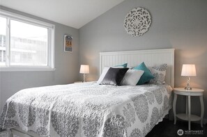 3 bedrooms, desk, iron/ironing board, free WiFi