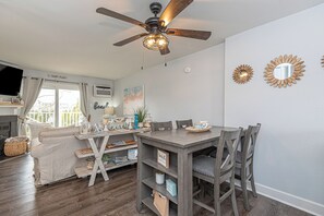 Dining - Spacious 3BR Townhouse with Pool (Ocean City)
