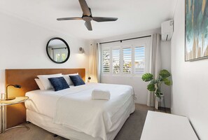 2 bedrooms, iron/ironing board, WiFi, bed sheets - Pristine Pelican Apt close to River (Noosaville)