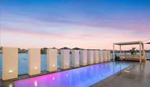 Pool - Elegant Waterfront Escape – Point Cook

Relax with the whole family. (Point Cook)