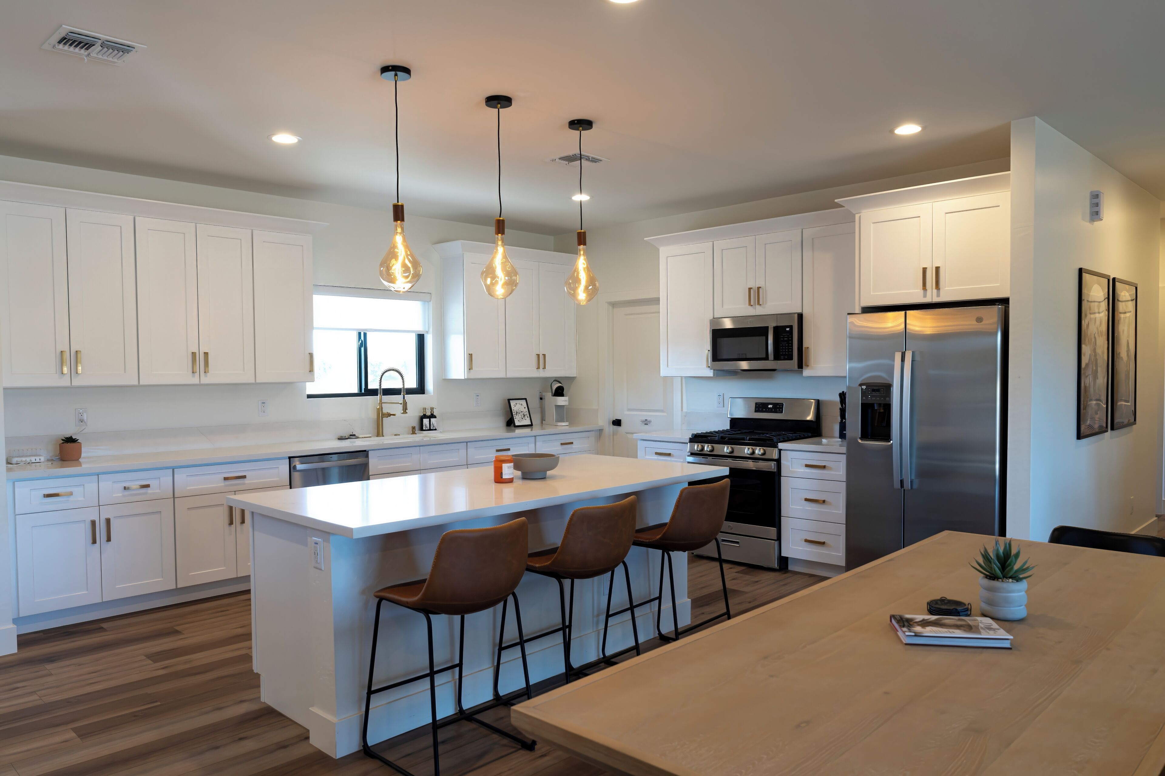 Micro-ondes, four, plaque de cuisson, lave-vaisselle