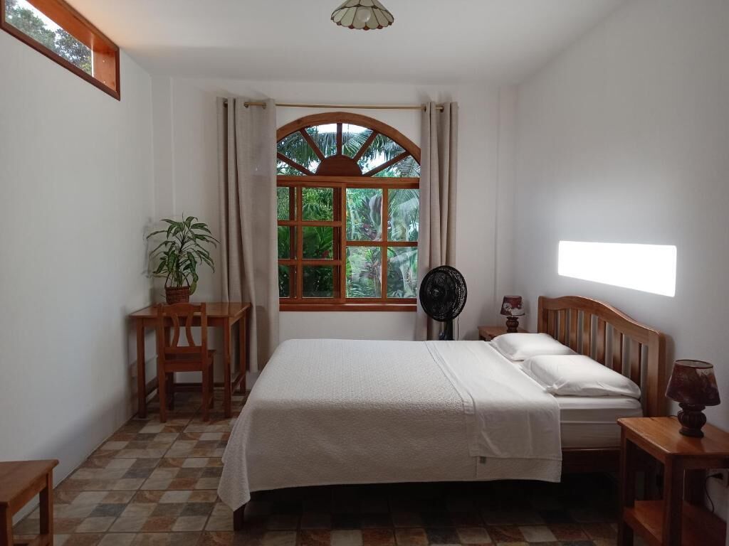 Comfort dubbelrum - utsikt mot trädgården | Skrivbord, arbetsyta för laptop och gratis wi-fi