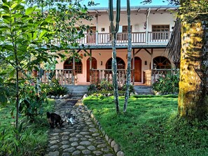 Exterior detail - Banana Lodge (Puerto Misahuallí)