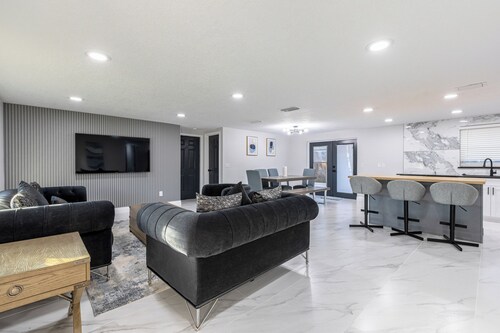 Spacious Luxury Pool Home • 5BR • Sleeps 12+