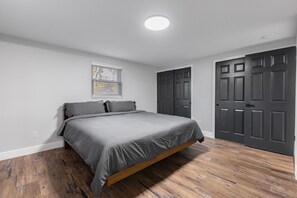 5 slaapkamers, een strijkplank/strijkijzer, wifi, beddengoed