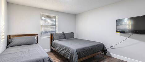 Iron/ironing board, WiFi, bed sheets