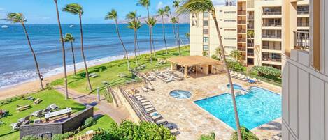 Alberca al aire libre y alberca climatizada