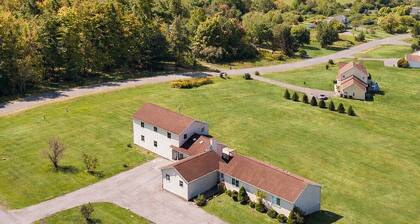 Spacious 5BR Lake View Home Near Cornell Sleeps 9 Accessible