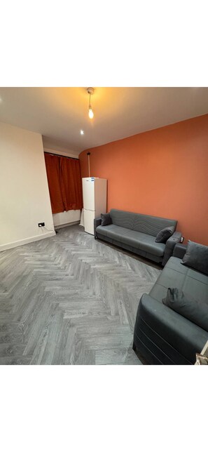 Living area - Mayford Road Full House (Manchester)