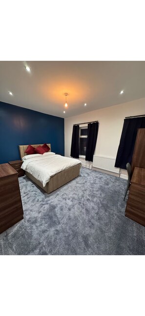 Iron/ironing board, WiFi, bed sheets - Mayford Road Full House (Manchester)